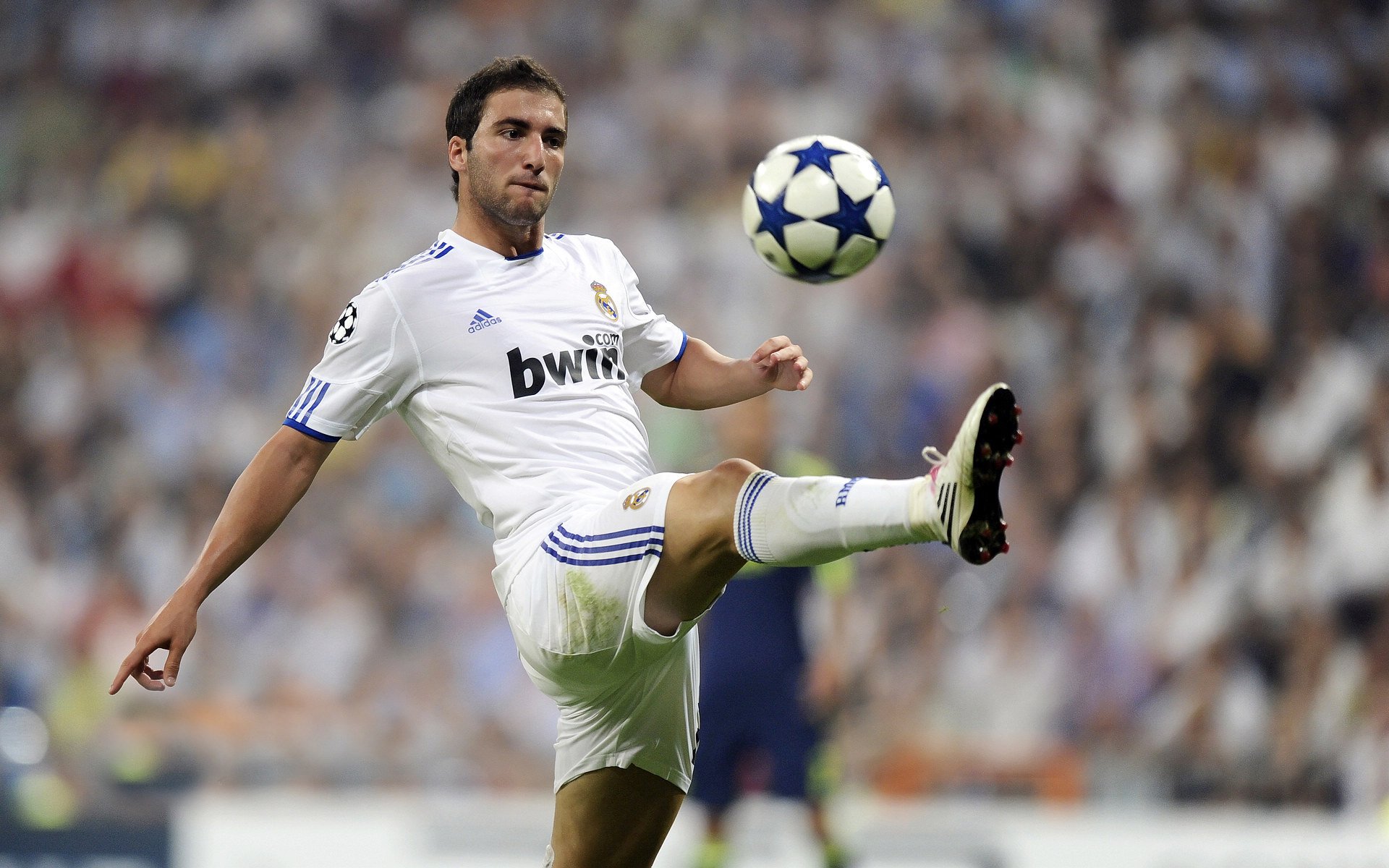 中超球队防守反击战术奏效,足坛防守反击球队